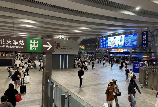 作為深圳本土外貿企業(yè)，在關稅戰(zhàn)影響下，我為什么決定在深圳北站投放廣告？ 