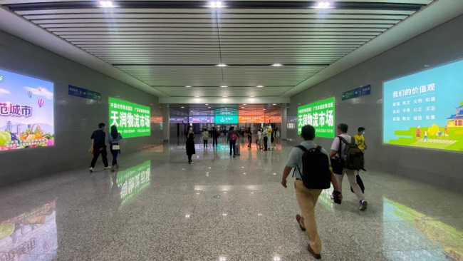 江門站高鐵出站口廣告投放，江門火車站出站通道墻面廣告價(jià)格