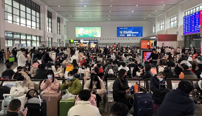 普寧站高鐵候車大廳燈箱廣告投放，普寧火車站通道廣告價格
